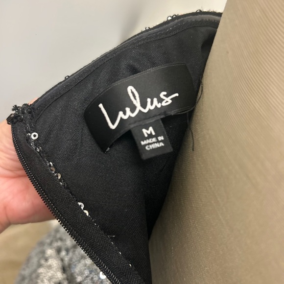 Lulu’s Silver Sequin Dress M. EUC - Picture 6 of 6